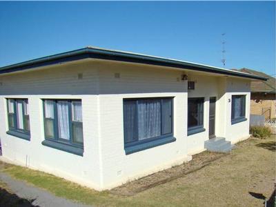 CENTRALLY LOCATED AND REALISTICALLY PRICED Picture