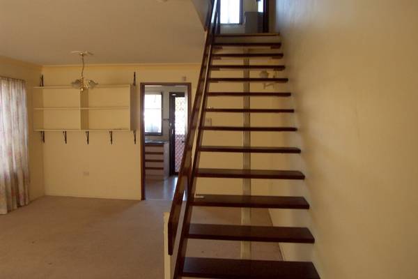 2 bedroom townhouse Picture 3