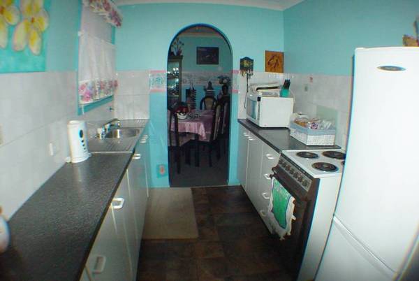 four bedrooms / garage Picture 2