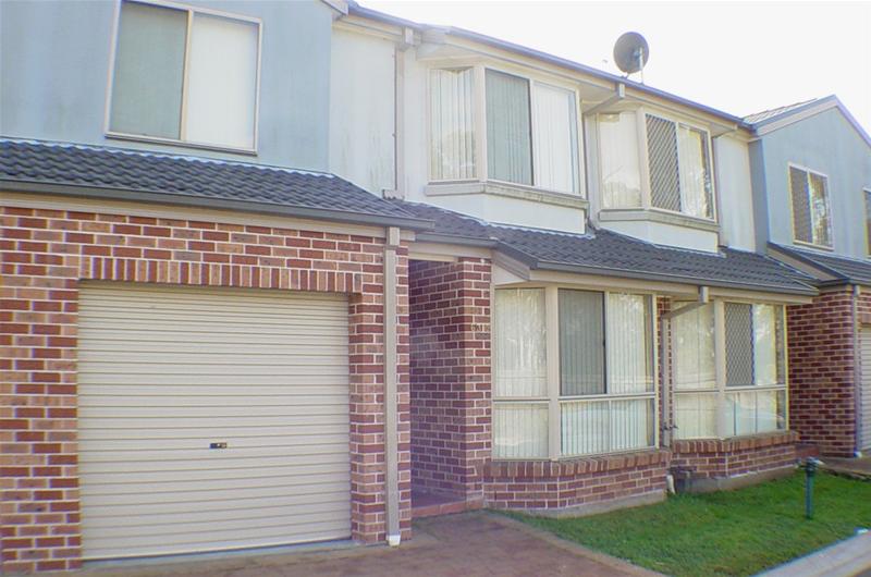 Ensuite
/
Garage Picture 1