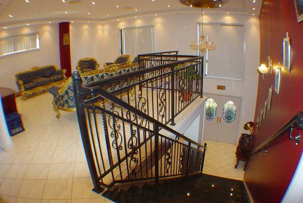 6x Bedrooms 3x Bathrooms Picture 3