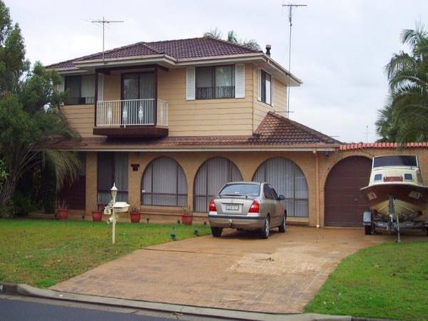 Large 5 Bedroom Family Home Picture 1