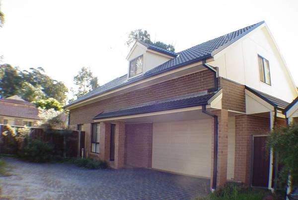 Double garage / Ensuite Picture 1