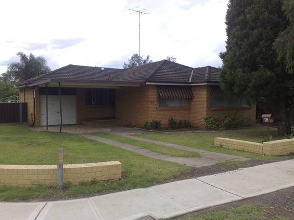 Air Conditioning, Sunroom And 2 Garages! Picture 2