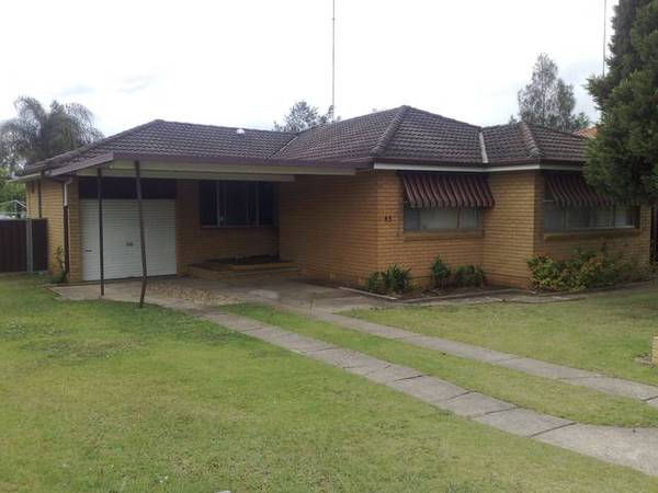 Air Conditioning, Sunroom And 2 Garages! Picture 1