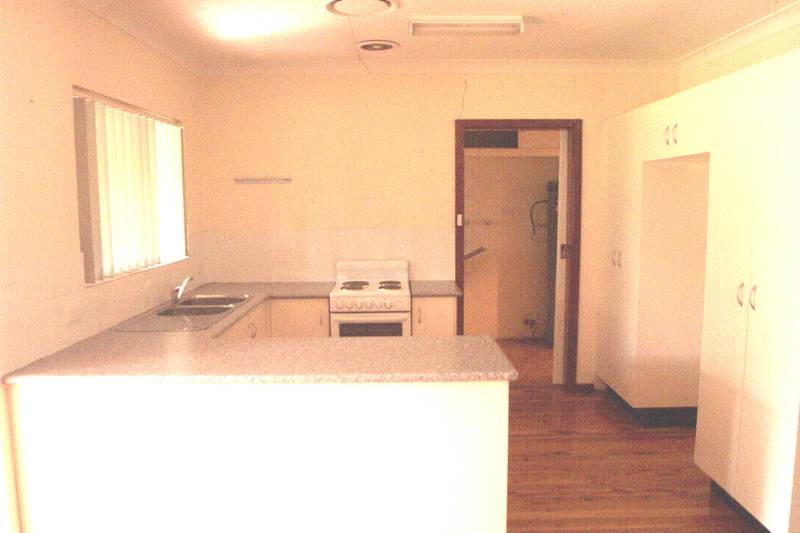 Large house, double garage, pool, numerous workshops on 1/2 acre Picture 3