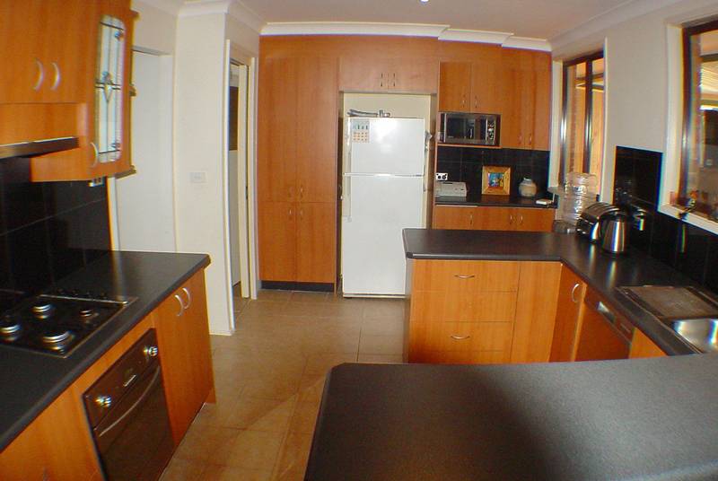 Cul-De-Sac Family Home Picture 3