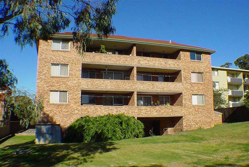 Garage/walk to station Picture 1