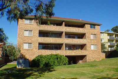 Garage/walk to station Picture