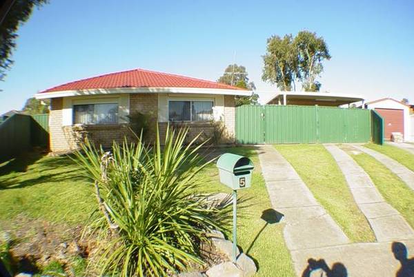 4 Bedrooms, Large 662m2 Block Picture 1