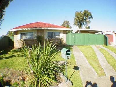 4 Bedrooms, Large 662m2 Block Picture