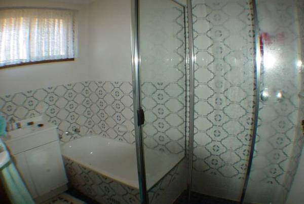 4 Bedrooms, Large 662m2 Block Picture 2