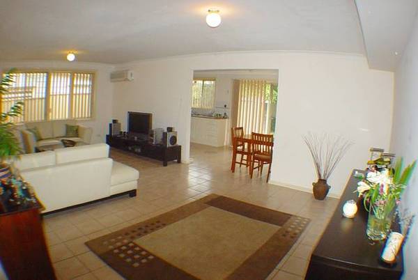 Extensive Living Areas Picture 2