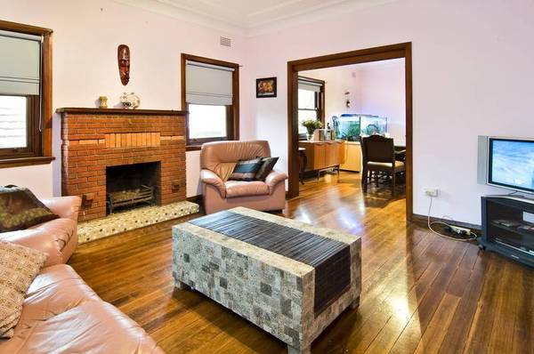 GREAT FAMILY STARTER
'ENTER FROM BARWON ROAD' Picture 2