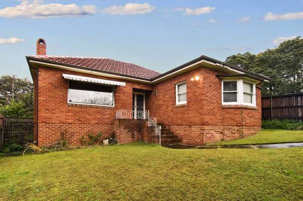 GREAT FAMILY STARTER
'ENTER FROM BARWON ROAD' Picture 1