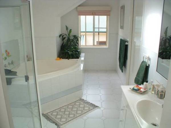 Perfectly Located Family Home Picture 3