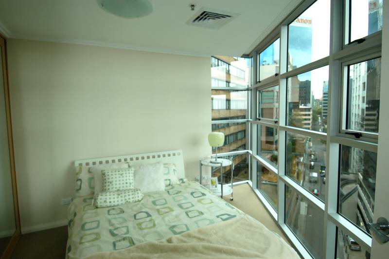 GREAT INVESTMENT OR 1ST HOME! Picture