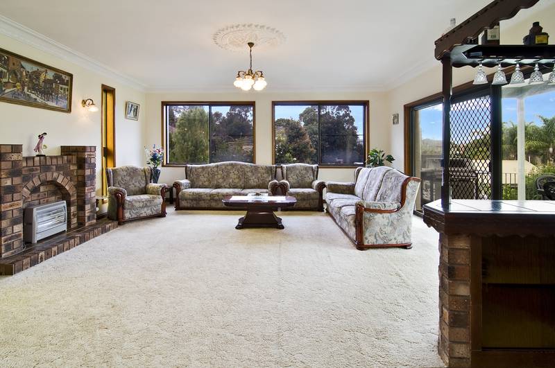 PARK SIDE FAMILY HOME - UNDER OFFER Picture 3