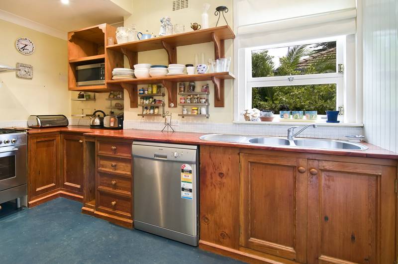 FAMILY HOME FOR OUTDOOR ENTHUSIASTS Picture 3