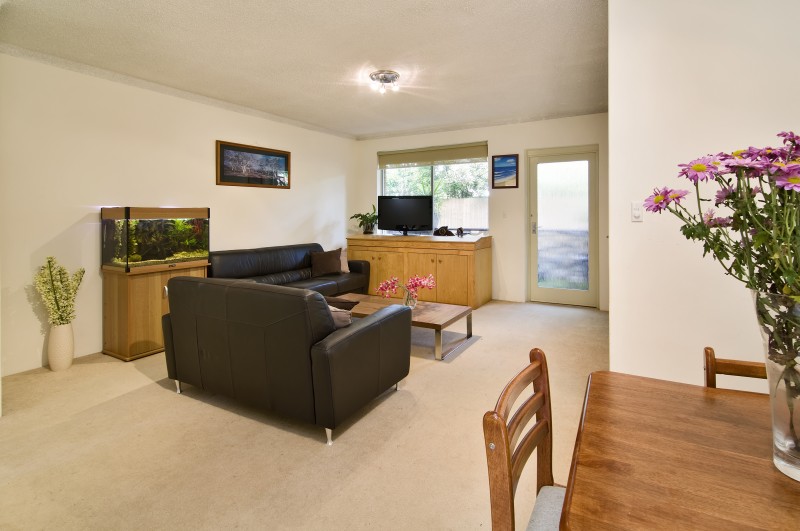 QUIET & LEAFY REAR OF BLOCK LOCATION - UNDER OFFER Picture 2