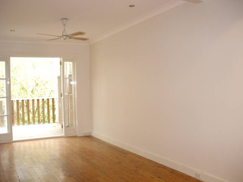 Spacious and Bright! Picture 3