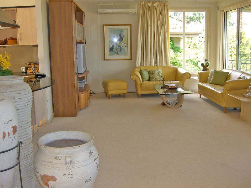 Great Greenwich HOME! Picture 2