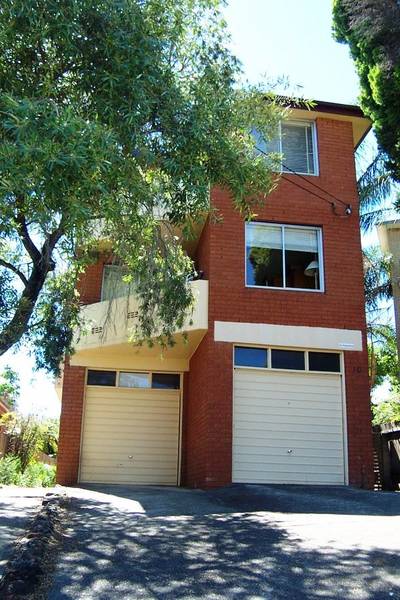 Close to everything! Picture 1