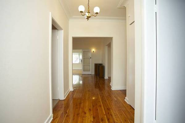 ROARING 40'S Picture 3