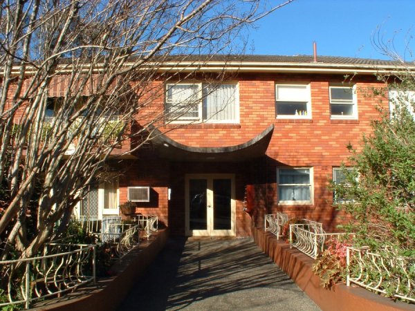 Freshly Painted and Carpeted!!!! Picture 1