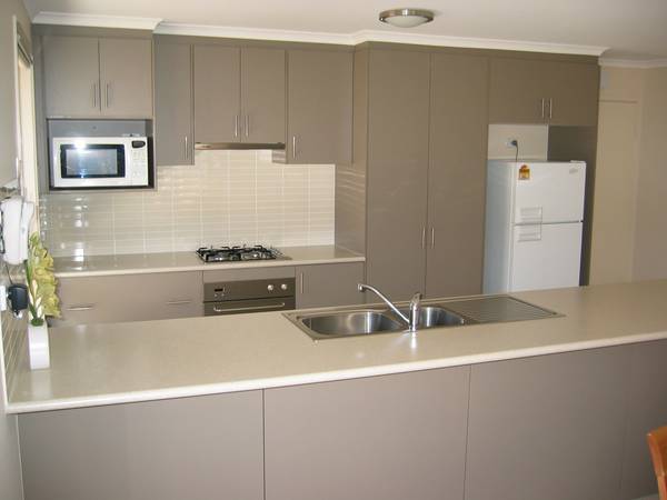 Fully Furnished, 3 Bedroom house, Inner North Picture 2