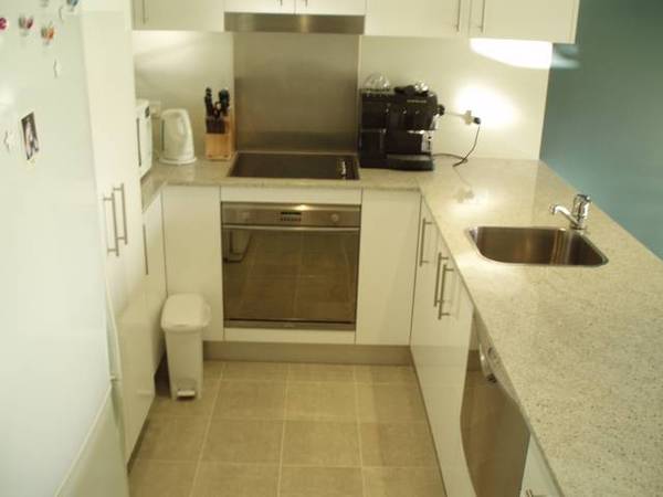 Spacious One Bedroom apartment close to the city Picture 3