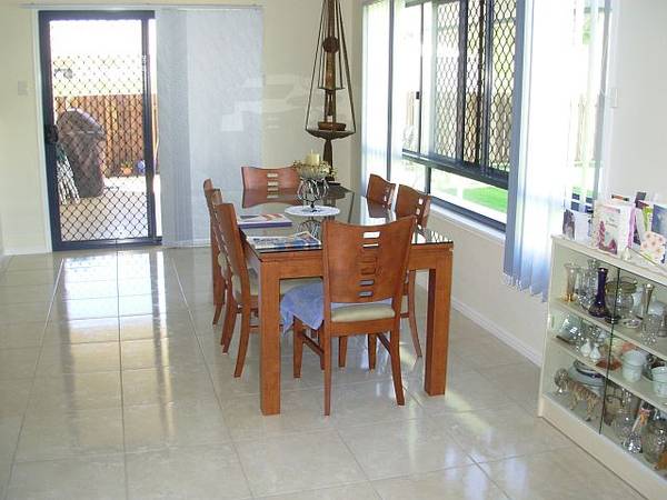 NEW & FRESH AND SO CLOSE TO THE OCEAN FRONT Picture 3