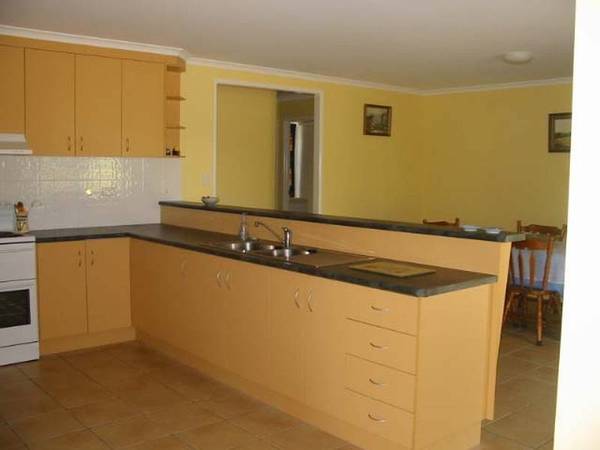 $250 per week Unfurnished Picture 2