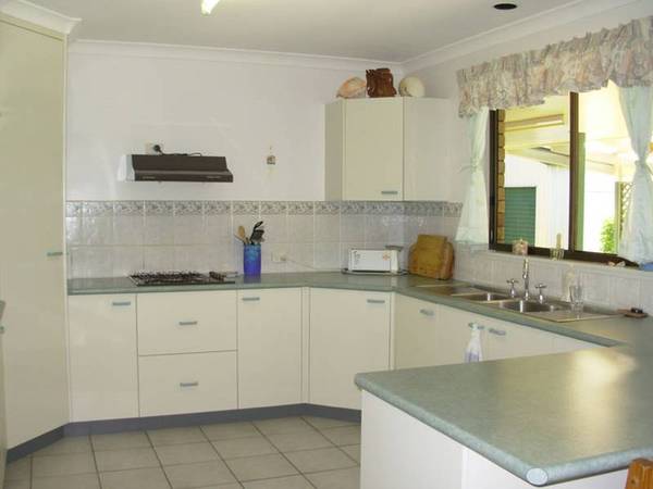 Great Home ... Great Position Picture 3