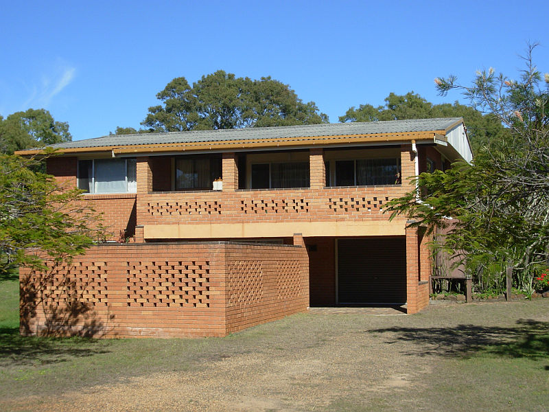 Massive Ocean Front Property !!! Picture 2