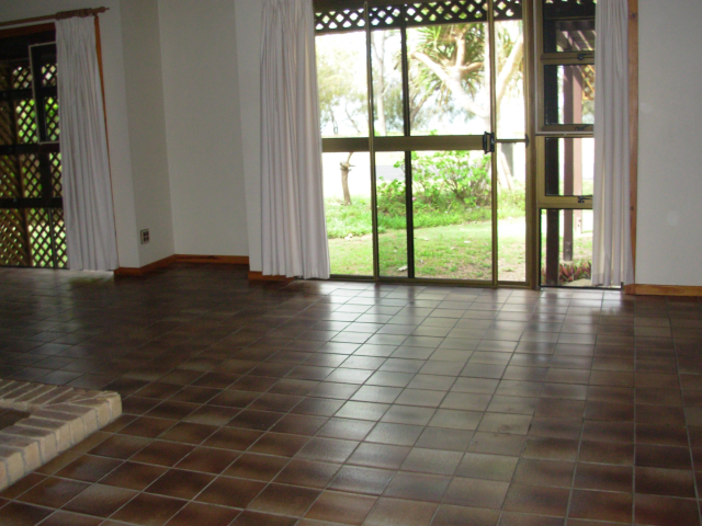 $300 per week unfurnished Picture 2