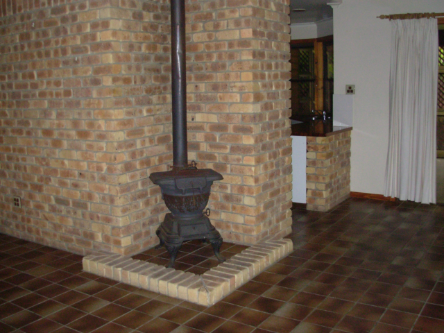 $300 per week unfurnished Picture 3