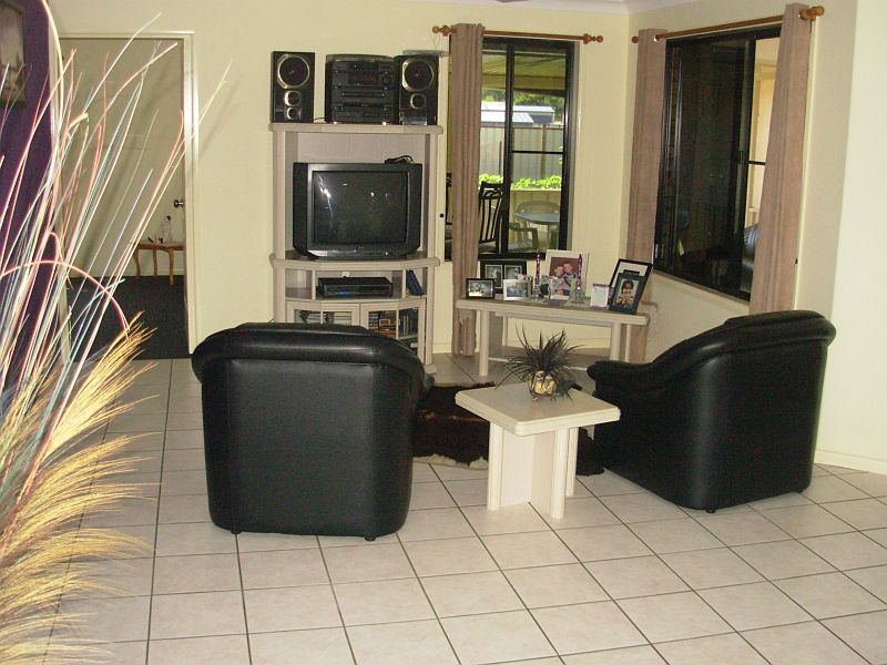 NOT A PENNY TO SPEND - Vendors say 'Sell' Picture 3