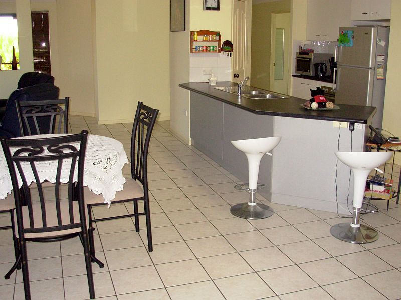 NOT A PENNY TO SPEND - Vendors say 'Sell' Picture 2