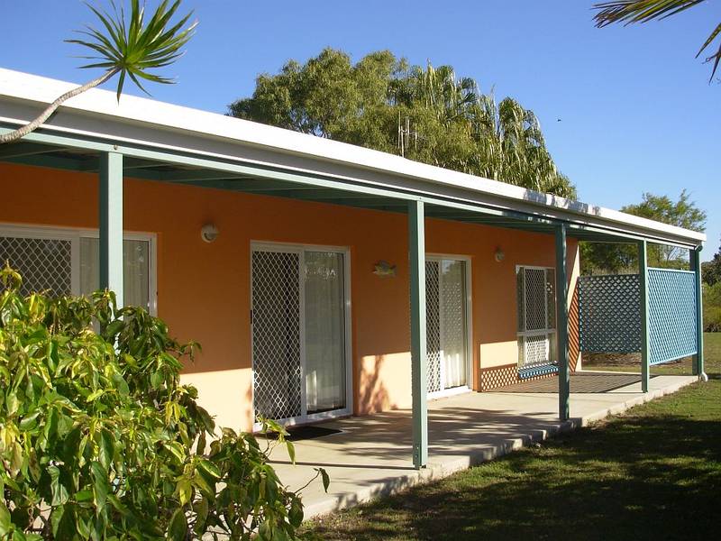 Comfortable & Practical - 1 Street from the Beach Picture 1