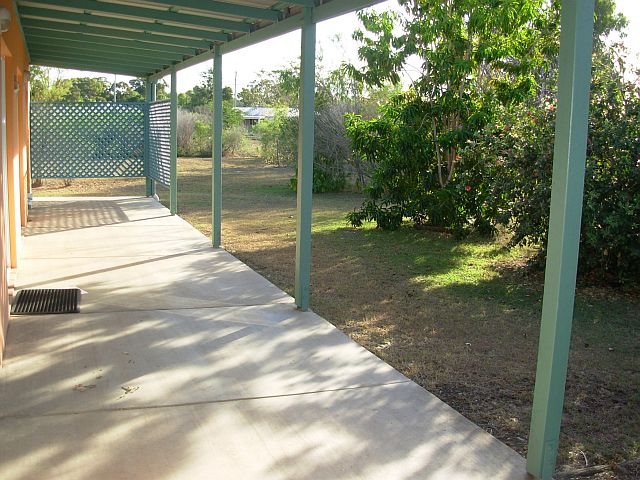 Comfortable & Practical - 1 Street from the Beach Picture 2