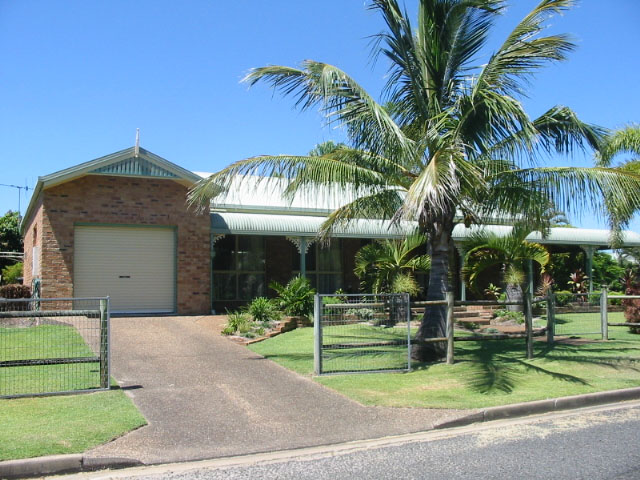 Exquisite Family Home on 1,261 sq m Allotment Picture 1