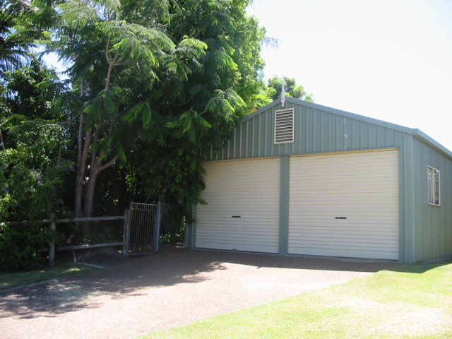 Exquisite Family Home on 1,261 sq m Allotment Picture 2