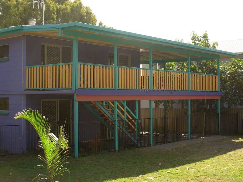 $700 per week Low Season / $1200 per week High Season (Pet Friendly) Picture 1