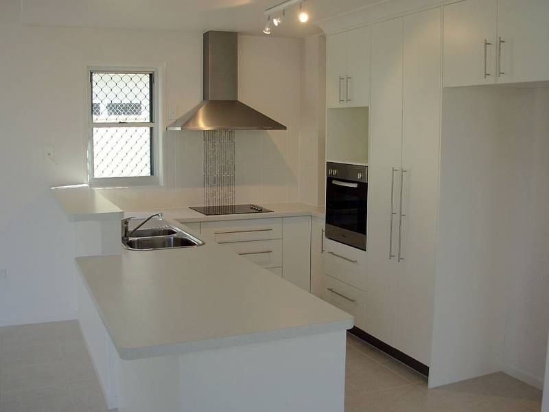 1 Street from the Beach! Picture 2