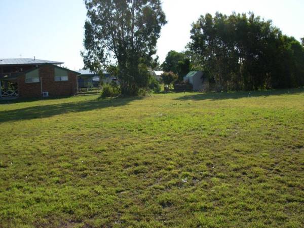 CLOSE TO THE BEACH- CLOSE TO THE SHOPS $160,000 Picture 2