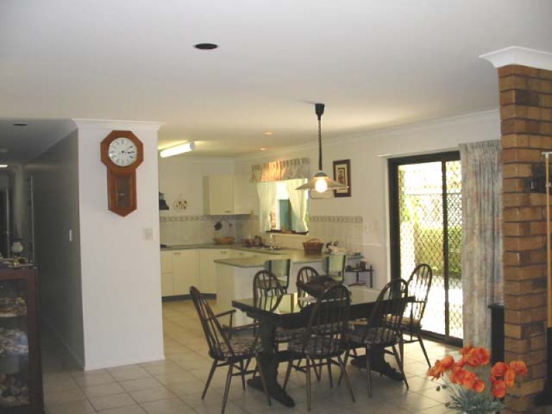 LIVE ONLY ONE STREET FROM THE BEACH IN THIS IMMACULATE FAMILY HOME Picture 3