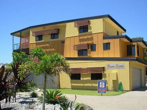 AFFORDABLE INVESTMENT & LIFESTYLE $650,000 Picture 1