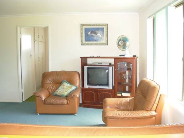 OCEAN FRONT Picture 3