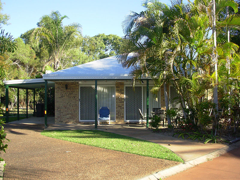 MAGNIFICENT VILLA ON 434 SQ M FREEHOLD LAND Picture 1